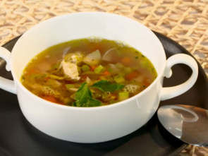 sebzeli-tavuk-corbasi